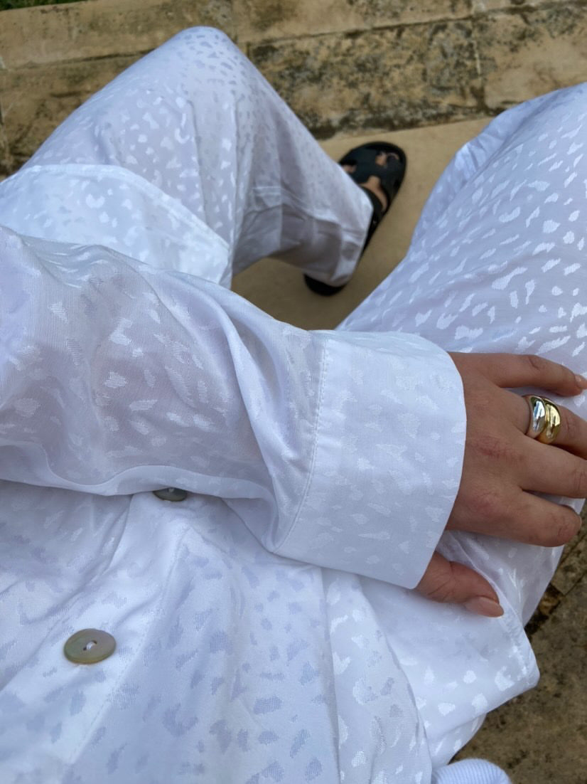 Relaxed button-down shirt in white jacquard
